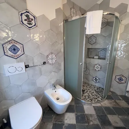 Camelia - A 7 Min Dalla Rocchetta Mattei * Camugnano